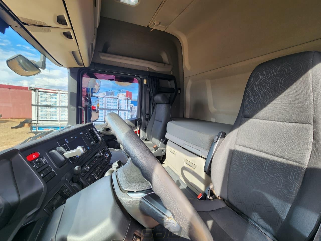 SCANIA (1)